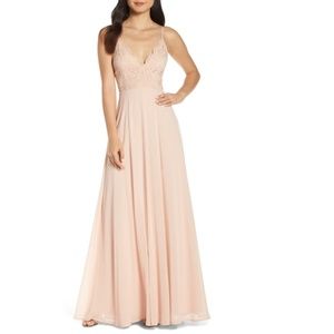 LULUS Madalyn V-Neck Lace & Chiffon Evening Dress